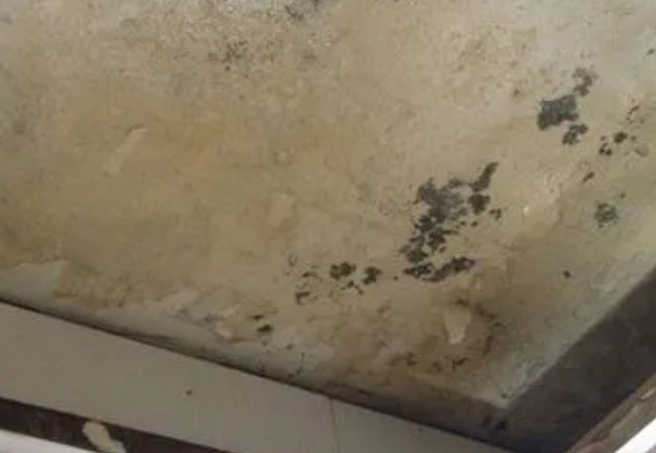 新昌阳台漏水维修公司分享下新昌卫生间渗水维修需要注意哪些问题。