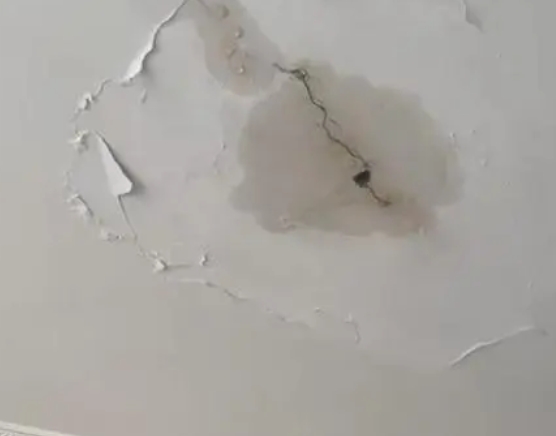 新昌阳台漏水维修公司分享下屋面防水工程质量问题原因分析